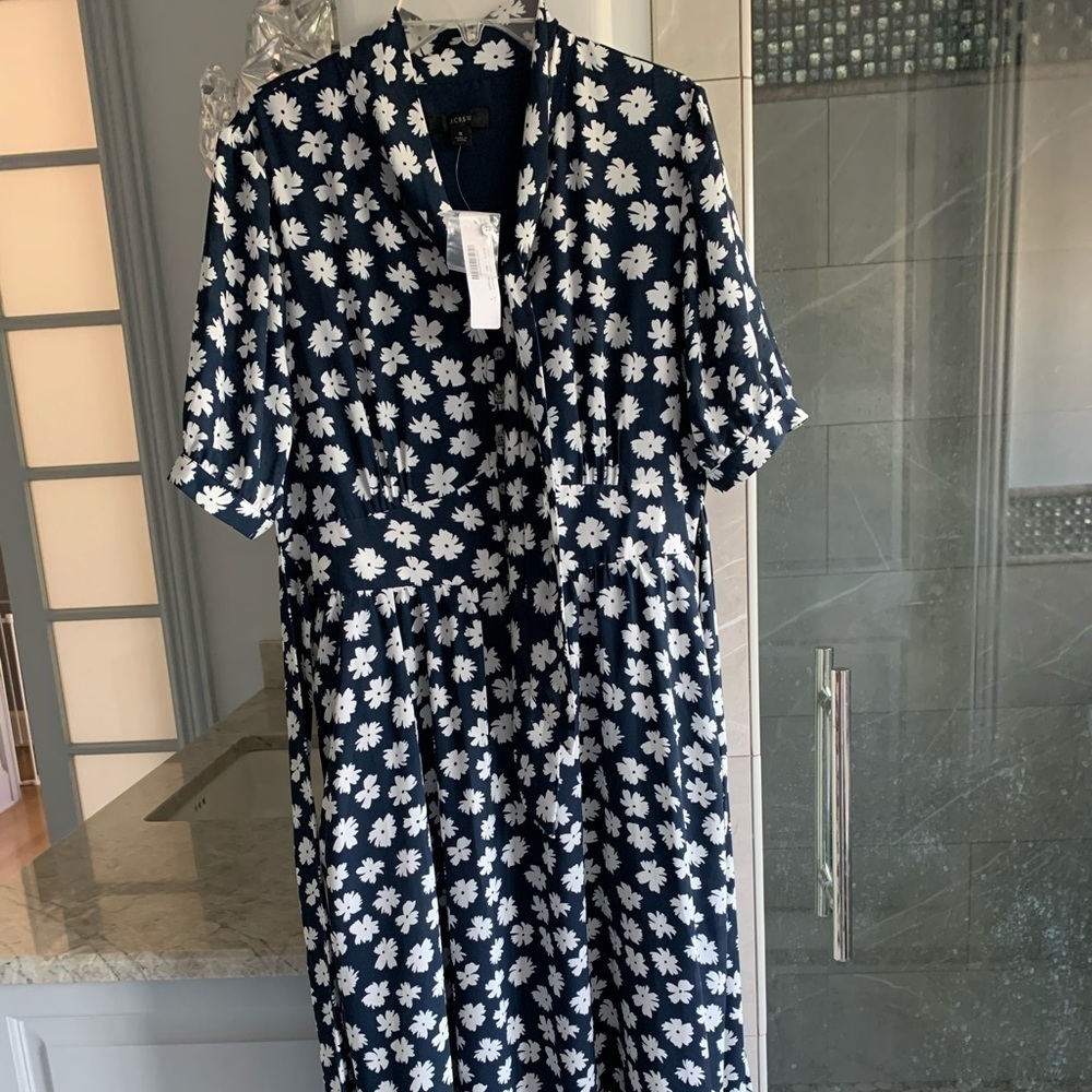 J. Crew Short-sleeve tie-neck dress in scattered daisies - Picture 5 of 12